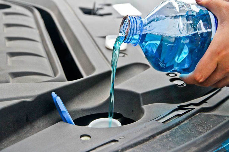 Can we add tap water or soapy water to car wipers?