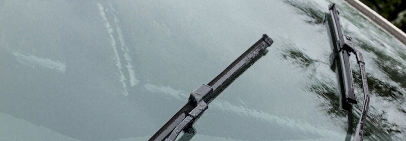 Are the left and right windshield wipers blade the same?