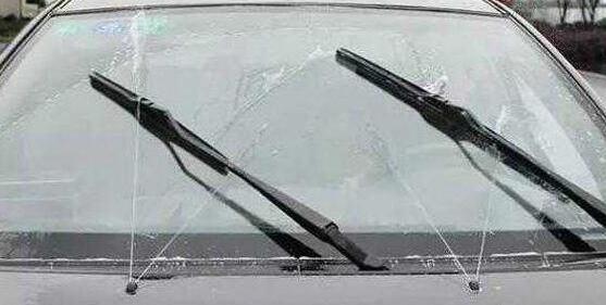 Is it better to add glass water to the windshield wiper blades, or tap water or mineral water?