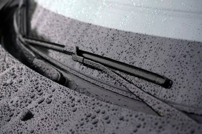 Troubleshooting of non spraying water in automobile wiper blade and washer