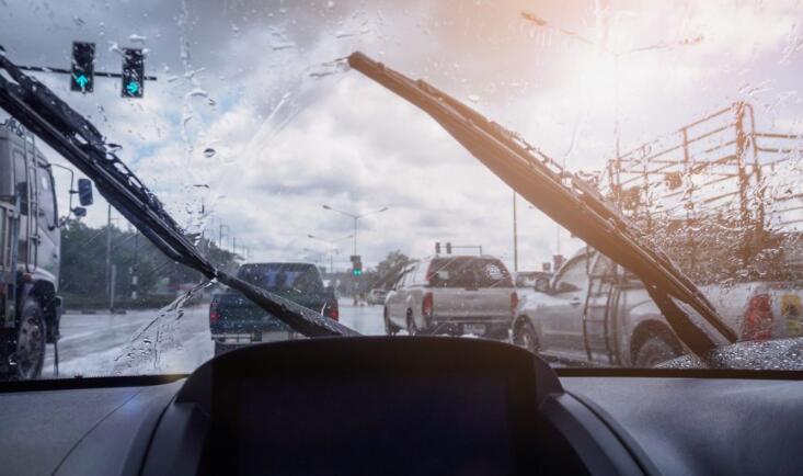 Why you should buy pricier windshield wiper blades？