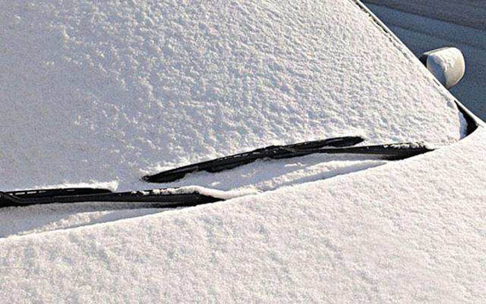 What we can and can't do when the wiper blades are frozen?